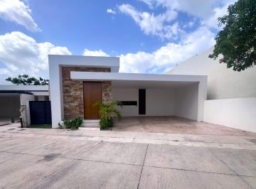 Casa · 446m² · 3 Recámaras · Casa de Una Planta, en Privada con Amenidades, Zona Country Club