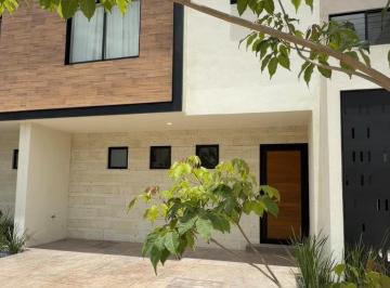 Casa · 135m² · 3 Recámaras · 2 Estacionamientos · Casa Al Norte con Roof Garden