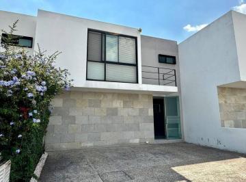 Casa · 160m² · 3 Recámaras · 3 Estacionamientos · Renta Casa Milenio III Privada Alberca Seguridad Cerca Colegios Centro Sur Autopista Mex