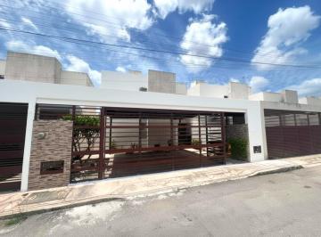 Casa · 218m² · 3 Recámaras · Casa Bonita y Equipada en Venta, Recamara en Planta Baja, Alberca