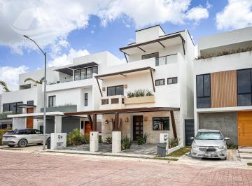Casa · 180m² · 4 Recámaras · 3 Estacionamientos · Casa en Venta Rio Cancún