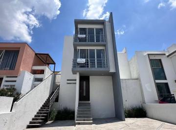 Casa · 160m² · 4 Recámaras · 2 Estacionamientos · Renta Venta Casa Zibata Cerca Universidad Anahuac 4 Recamaras Seguridad