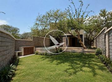 Casa de 3 habitaciones, Xochitepec · Casa Moderna Nueva con Gran Jardín y Jacuzzi