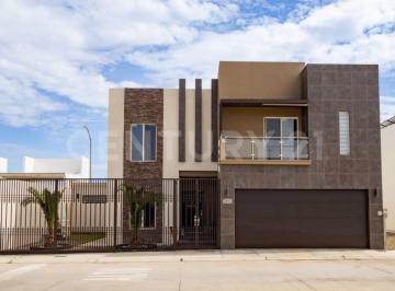Casa · 358m² · 3 Recámaras · 2 Estacionamientos · Residencia Fraccinamiento Haciendas del Valle