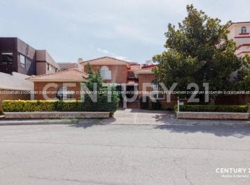 Casa · 472m² · 4 Recámaras · 2 Estacionamientos · Casa en Renta en Haciendas Etapa III, Chihuahua, Chih.