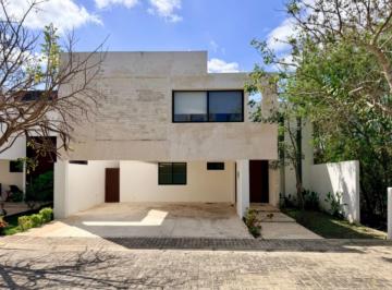1 · Casa en Venta en Privada en Temozon 4 Recamaras