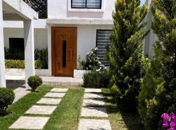 Casa · 4 Recámaras · 5 Estacionamientos · Casa en Lomas de San Francisco Tepojaco