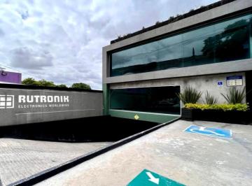 Edificio · 451m² · 18 Estacionamientos · Edificio Comercial - Los Arcos