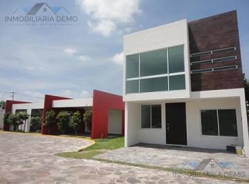 Casa en condominio · 350m² · 2 Recámaras · 2 Estacionamientos · Casa en Condominio en Venta en Pachuca con Patio Amplio