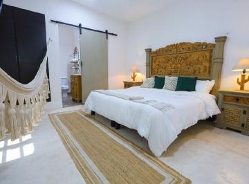 8f666cc47bc4eb00da4c867bdd6efb24abad889e229657382eebcf35cd204e15 · Cuarto de Renta con Acceso a Casa Grande y Piscina!