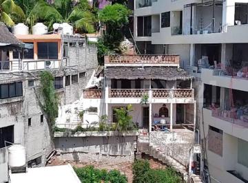 Casa · 104m² · 2 Recámaras · Oportunidad de Inversión Fixer Upper en El Corazón de Sayulita