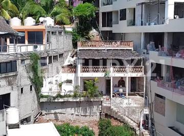 Casa · 104m² · 2 Recámaras · Oportunidad de Inversión Fixer Upper en El Corazón de Sayulita