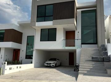 Casa · 300m² · 3 Recámaras · 4 Estacionamientos · Casa en Cumbres del Cimatario