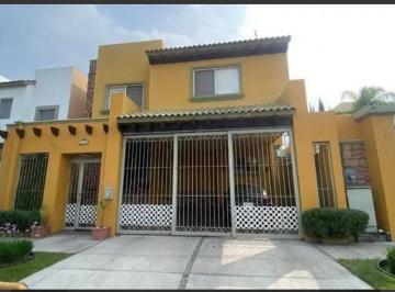 Casa · 222m² · 3 Recámaras · 2 Estacionamientos · Casa en Bosques de Las Cumbres