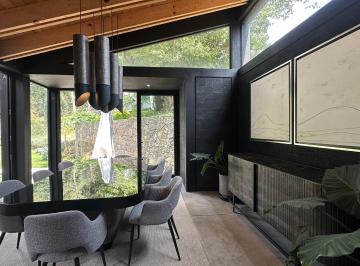 Casa en condominio de 4 habitaciones, Valle de Bravo · Residencia en Venta con Arquitectura Única