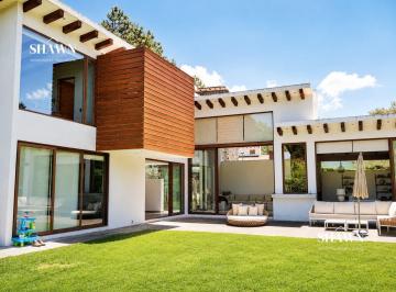Casa · 1200m² · 3 Recámaras · 8 Estacionamientos · Casa en Renta y Venta Fraccionamiento Hacienda San Martín