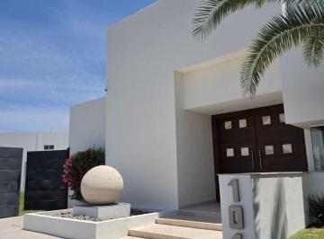 Casa de 4 habitaciones, Torreón · Residencia en Renta en Montebello con Alberca y Vista Al Campo de Golf