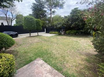 Casa · 700m² · 3 Recámaras · 8 Estacionamientos · Hermosa Residencia en Las Lomas de Chapultepec en Venta