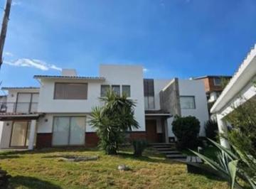 Casa · 1758m² · 4 Recámaras · 8 Estacionamientos · Casa en Venta en Atizapan de Zaragoza ¡Residencia de Lujo en La Estadía!
