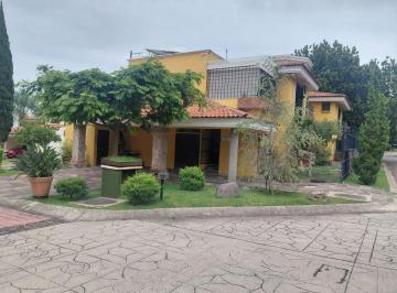 Villa de 5 habitaciones, Zapopan · Casa en Venta en Bugambilias en Segunda Sección Dentro de Villa