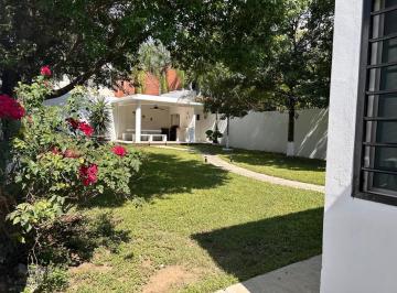 Casa de 2 habitaciones, Santiago · Casa en Renta Equipada con Jardin Grande en El Yerbaniz