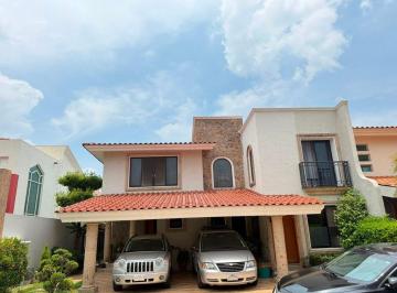 Casa en condominio · 295m² · 3 Recámaras · 3 Estacionamientos · Casa en Venta en Puertas del Tule