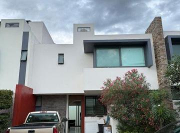 Casa en condominio · 171m² · 3 Recámaras · 2 Estacionamientos · Casa en Renta en San Juan de Ocotán