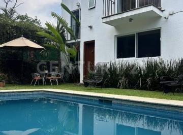 Casa · 180m² · 3 Recámaras · 2 Estacionamientos · Residencia con Esencia Mexicana Contemporánea. Lomas de La Selva Norte, Cva.