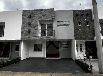 Casa · 96m² · 3 Recámaras · 2 Estacionamientos · Casa en Venta en Villas de Oriente