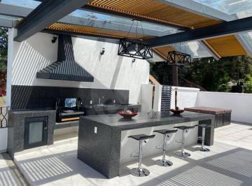 Casa · 600m² · 4 Recámaras · 3 Estacionamientos · Casa en Renta en Avandaro