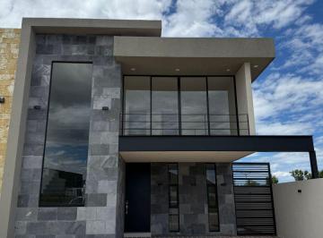 Casa de 4 habitaciones, León · Casa Venta de 306 m² con 4 Recámaras en Venta en La Valenciana