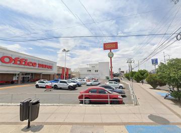 Local comercial · 258m² · 3 Estacionamientos · Local en Renta en Obraje