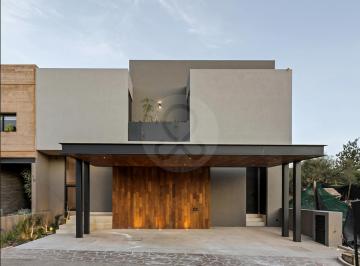 Casa en condominio · 343m² · 4 Recámaras · 3 Estacionamientos · Casa en Condominio en Venta en Altozano El Nuevo Querétaro