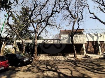 Casa · 254m² · 4 Recámaras · 2 Estacionamientos · Casa en Venta en Las Águilas