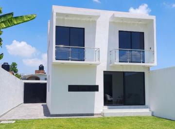 Casa · 300m² · 4 Recámaras · 6 Estacionamientos · Casa Nueva en Fraccionamiento a 8 Min de Cuautla Mor. con Acceso Controlado y Seguridad!