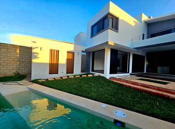 Casa en condominio · 377m² · 4 Recámaras · 3 Estacionamientos · Casa Nueva en Venta en Lagos del Sol Cancún con Alberca y 4 Recámaras