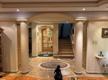 Casa · 270m² · 3 Recámaras · 4 Estacionamientos · Acogedora Casa en Venta en Bosque de Las Lomas