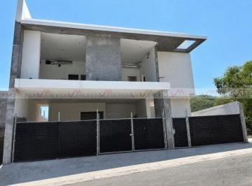 Casa · 609m² · 4 Recámaras · 3 Estacionamientos · Casa en Venta en Carolco