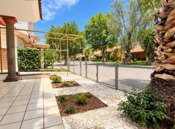 Casa en condominio · 385m² · 4 Recámaras · 2 Estacionamientos · Casa en Venta en Residencial Pulgas Pandas Norte, Aguascalientes
