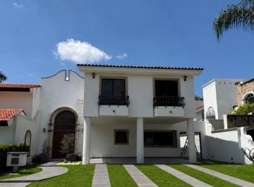 Casa de 4 habitaciones, Zapopan · Casa en Renta en Valle Real
