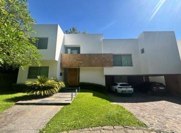 Casa de 4 habitaciones, Zapopan · Casa en Venta en Zona Real - Arauca E2