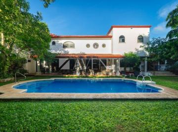 Casa · 985m² · 5 Recámaras · 3 Estacionamientos · Casa en Venta, Campestre Residencial, Cancún.