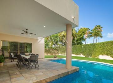 Casa · 551m² · 3 Recámaras · 4 Estacionamientos · Casa en Venta, Villa Magna Cancún
