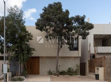 Casa · 225m² · 3 Recámaras · 3 Estacionamientos · Casa en Venta, Via Cumbres, Huayacán Cancún