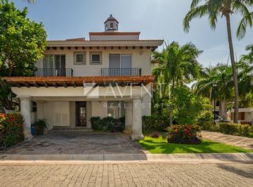 Casa · 400m² · 3 Recámaras · 5 Estacionamientos · Casa en Venta/renta, Isla Dorada, Zona Hotelera Cancún