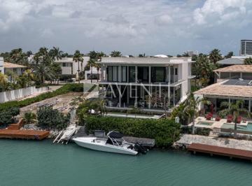 Casa · 800m² · 5 Recámaras · 6 Estacionamientos · Casa en Venta, Los Canales, Puerto Cancún