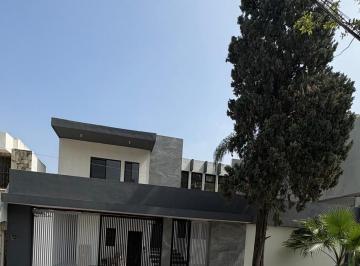 Casa · 375m² · 4 Recámaras · 2 Estacionamientos · Casa en Venta en Brisas Monterrey