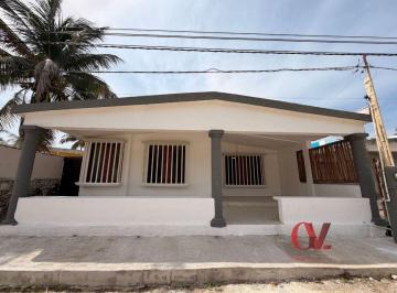 Casa de 3 habitaciones, Progreso · Casa de Una Planta Amueblada en Renta en Tercera Fila en La Playa