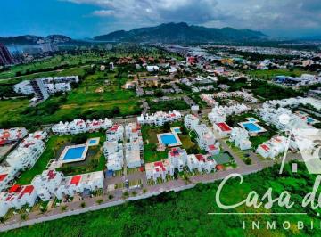 Casa en condominio · 92m² · 2 Estacionamientos · Villa en Venta con Roof Garden Privado Acapulco Diamante
