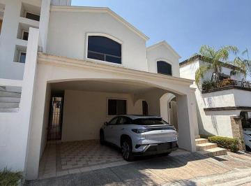 bf4be515450ef991c0faa594bc2f2f157064bef808395dc006d8209820dad4a5 · Casa en Renta - Valle Oriente